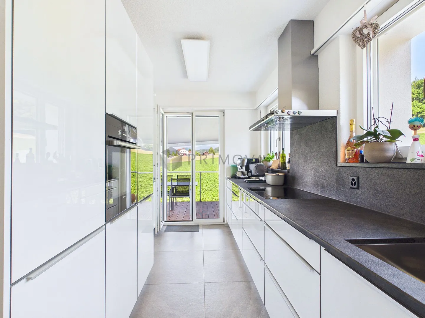 Maison individuelle exclusive de 7,5 pièces avec 191 m² de surface habitable et vue sur les Alpes entièrement rénovée - Photo 4 sur 13