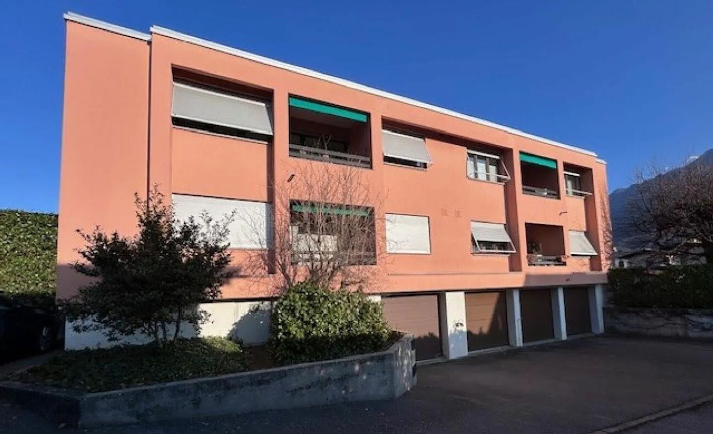 4.5-ROOM APARTMENT IN A RESIDENTIAL AREA - Photo 1 of 21