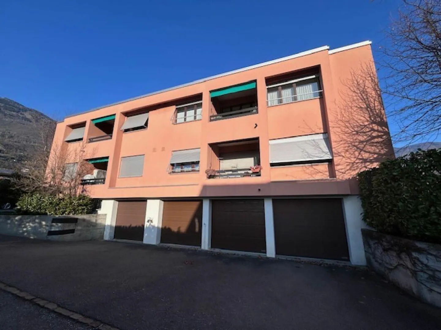 4.5-ROOM APARTMENT IN A RESIDENTIAL AREA - Photo 2 of 21