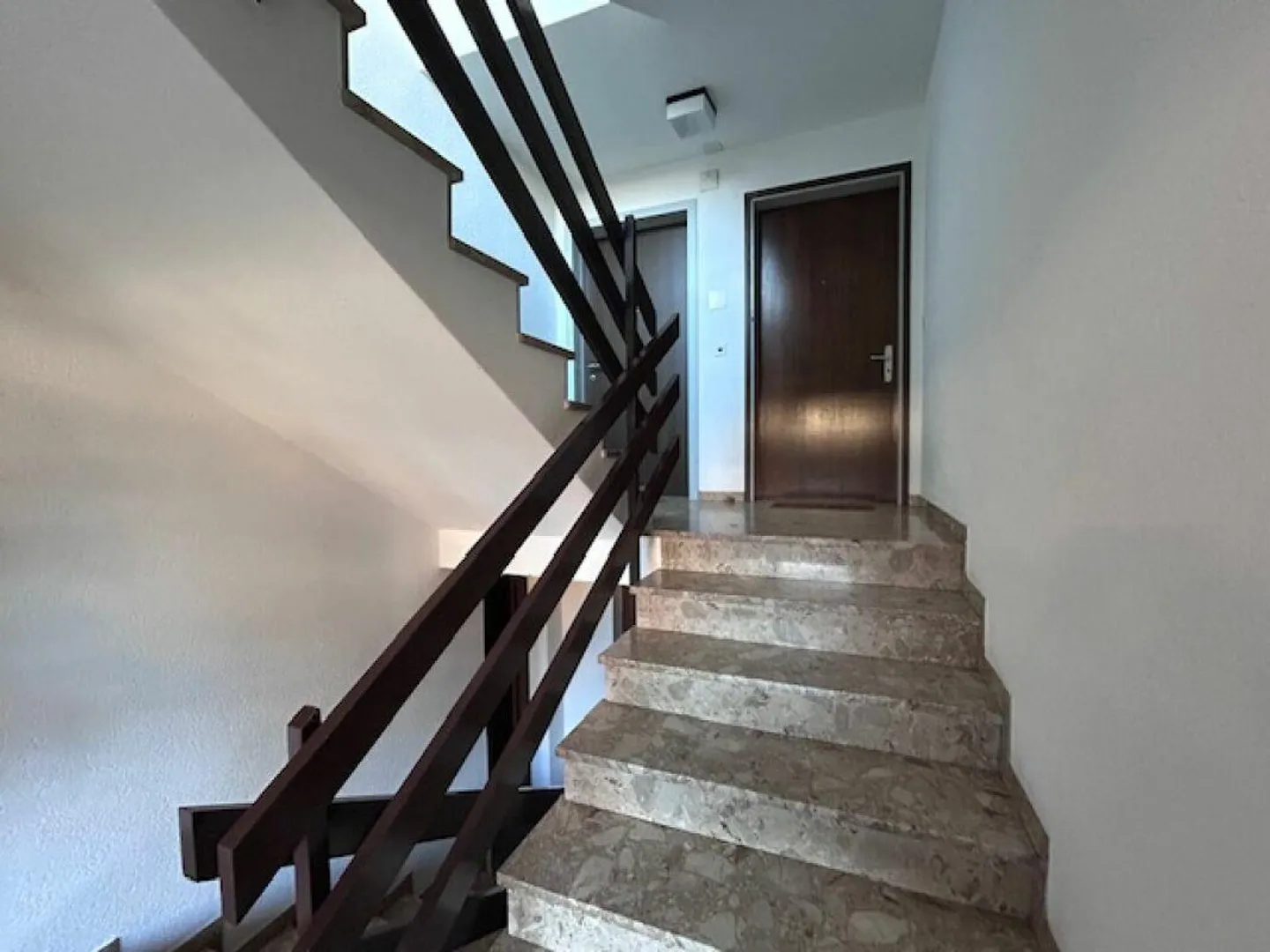 4.5-ROOM APARTMENT IN A RESIDENTIAL AREA - Photo 3 of 21