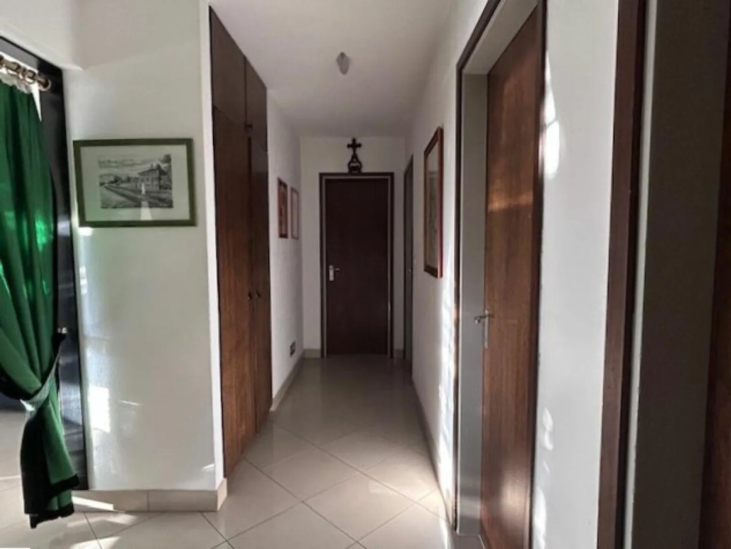 4.5-ROOM APARTMENT IN A RESIDENTIAL AREA - Photo 4 of 21