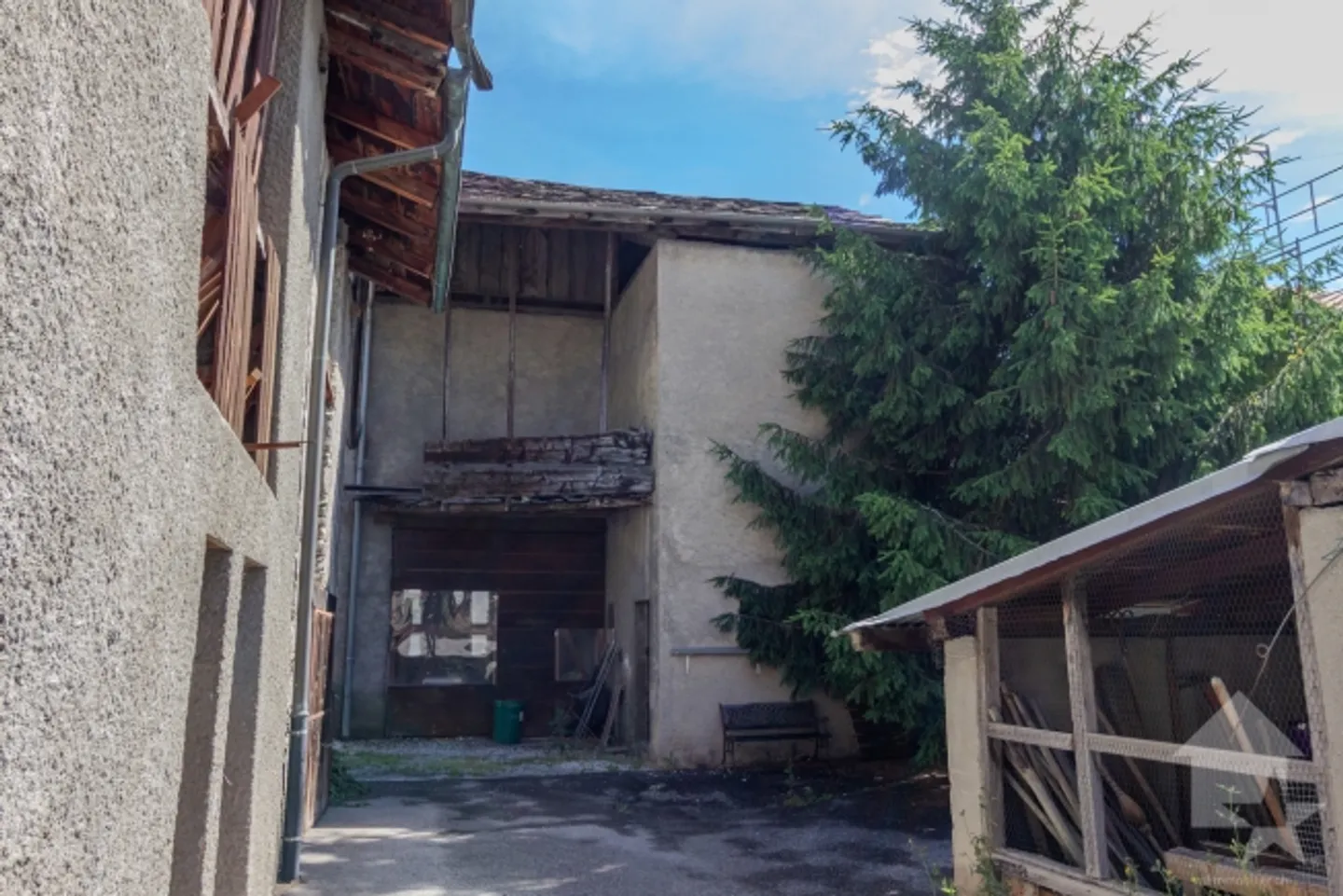 Pretty barn of 605 m3 to renovate completely - Photo 4 of 4