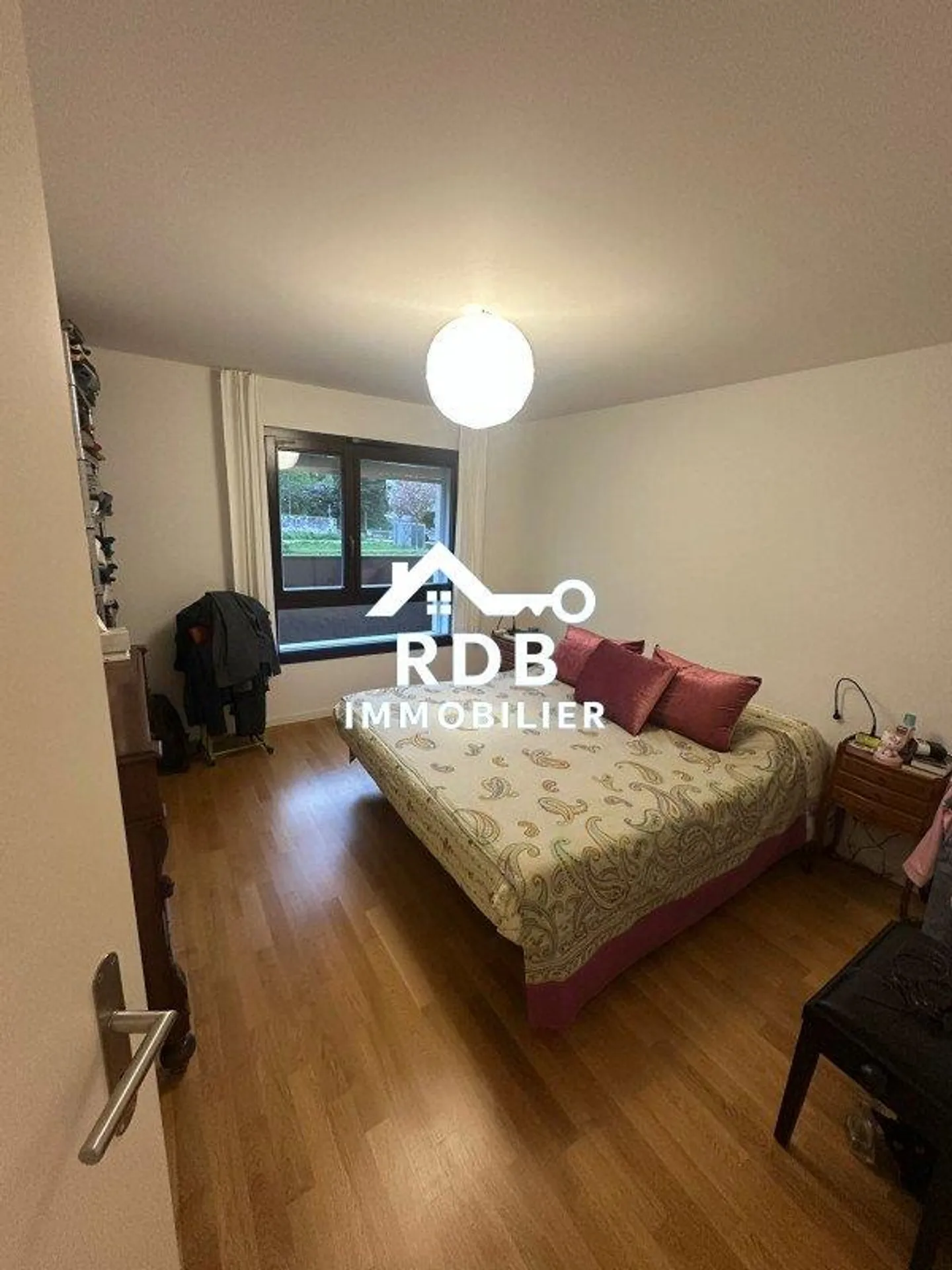 Appartement de 6 pièces au 3ème étage situé à Satigny 1242 - Photo 4 of 12