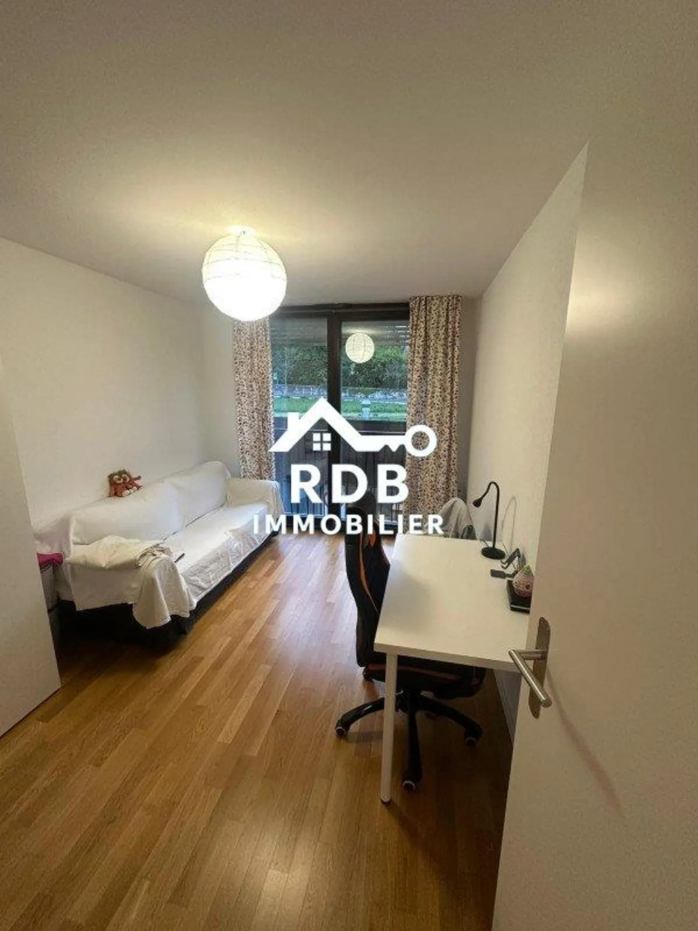 Appartement de 6 pièces au 3ème étage situé à Satigny 1242 - Photo 6 of 12