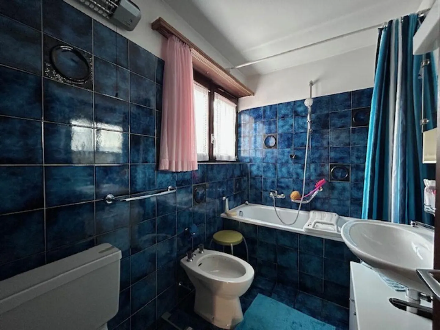 4.5-ROOM APARTMENT IN A RESIDENTIAL AREA - Photo 17 of 21