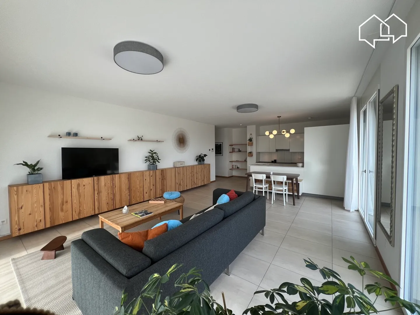 Appartement lumineux de 4.5pces au rez-de-chaussée - Photo 2 sur 18