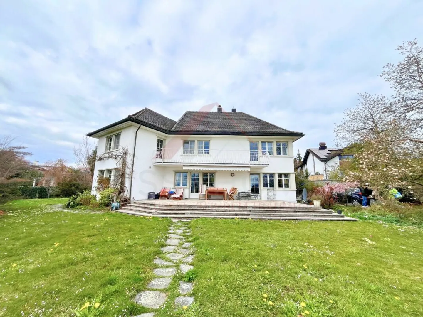 Exklusive Villa mit Bergblick - Foto 1 von 13