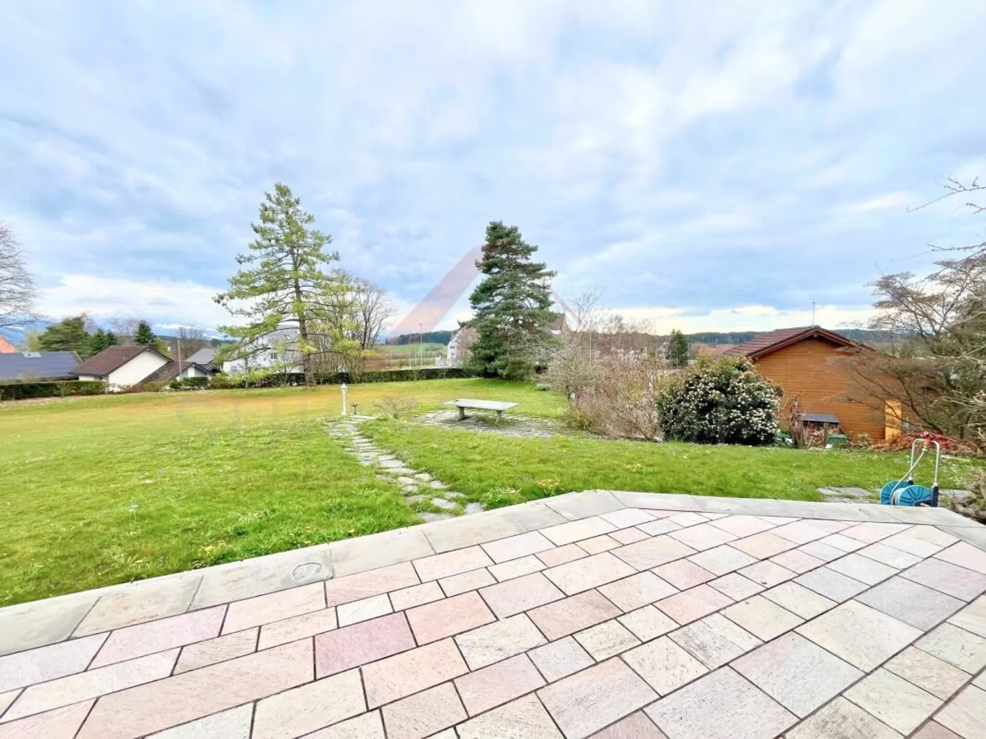 Exklusive Villa mit Bergblick - Foto 2 von 13