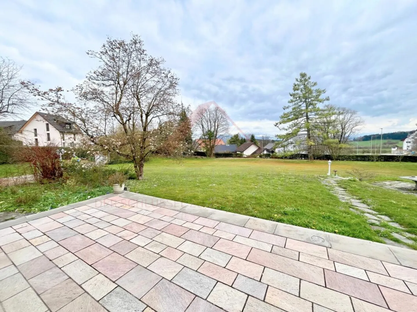 Exklusive Villa mit Bergblick - Foto 3 von 13