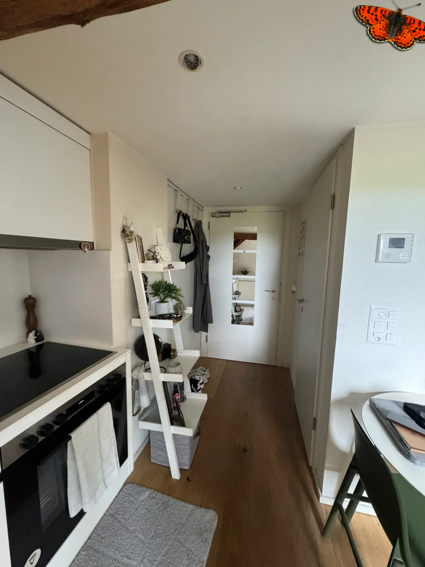 MAGNIFICO STUDIO SEMI-ARREDATO - con carattere! - Foto 1 di 8