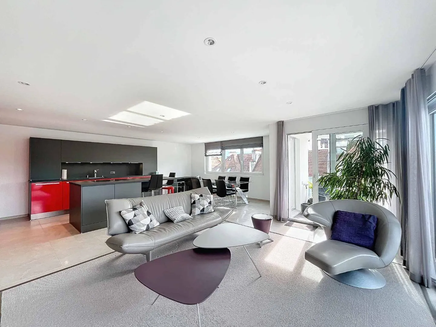 Appartement moderne avec balcon - Photo 2 sur 8