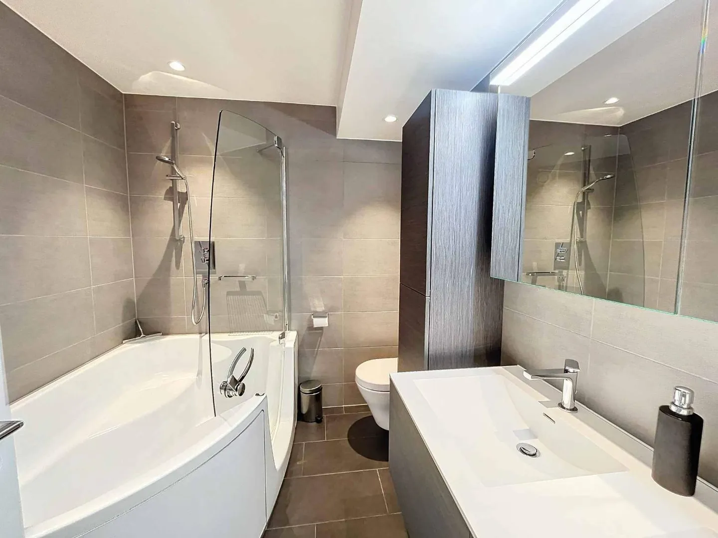 Appartement moderne avec balcon - Photo 6 sur 8