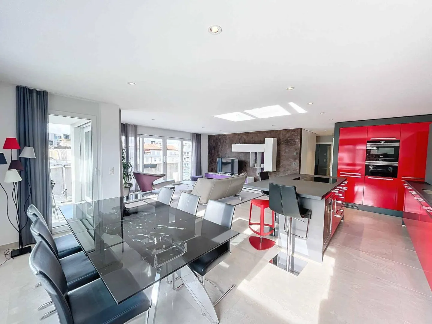 Appartement moderne avec balcon - Photo 1 sur 8