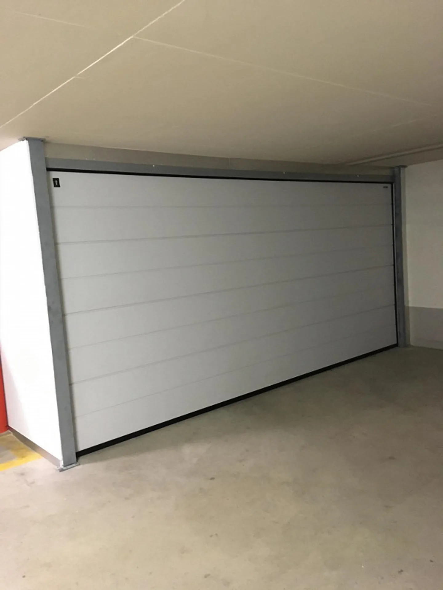 Large double garage / storage room - Photo 1 of 3
