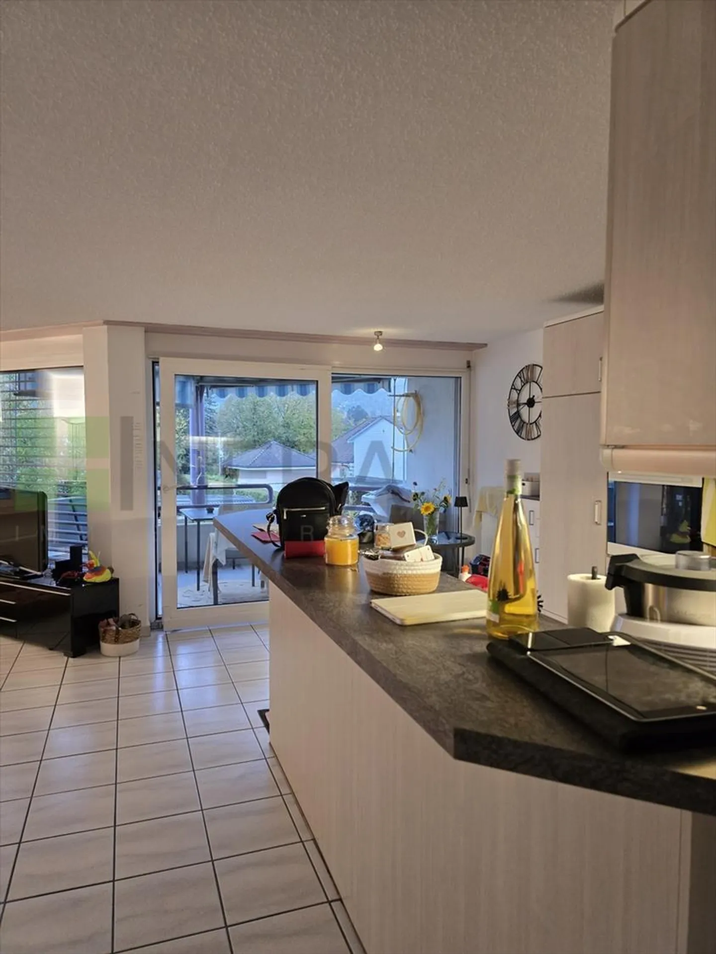 Appartement de quatre pièces au 1er étage avec ascenseur - Photo 2 sur 10