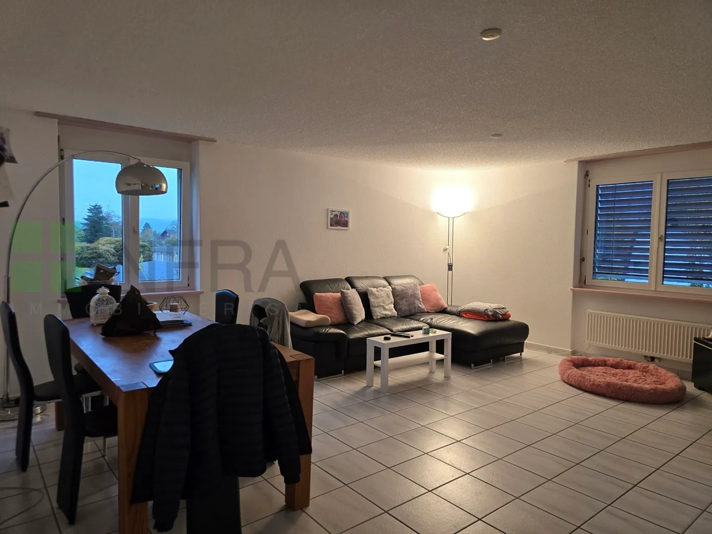 Appartement de quatre pièces au 1er étage avec ascenseur - Photo 3 sur 10