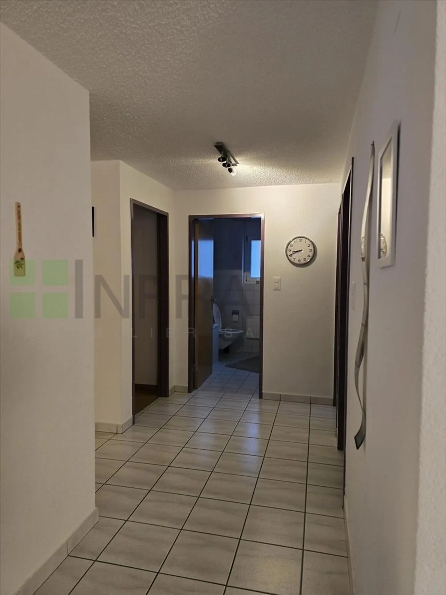 Appartement de quatre pièces au 1er étage avec ascenseur - Photo 4 sur 10