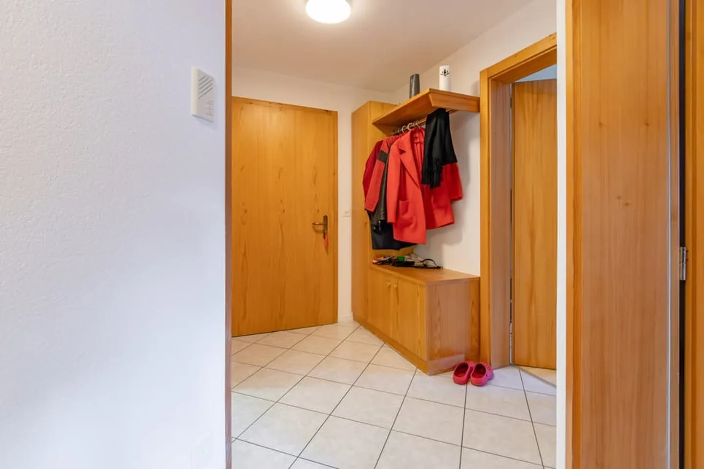 Exclusive 5.5-room apartment in Grengiols - freshly renovated & in top condition - Photo 10 of 13