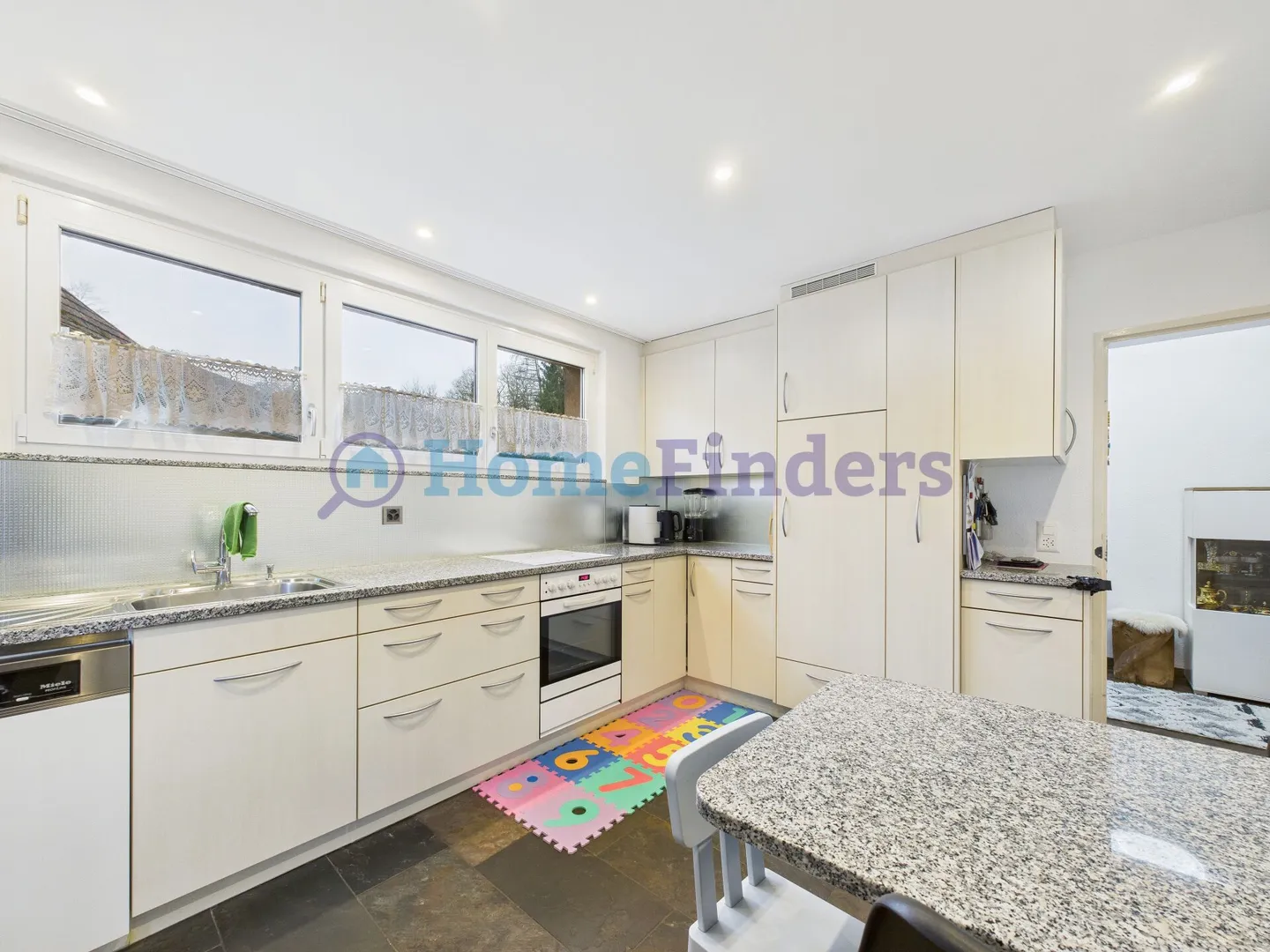 Appartamento spazioso con giardino - Foto 4 di 8