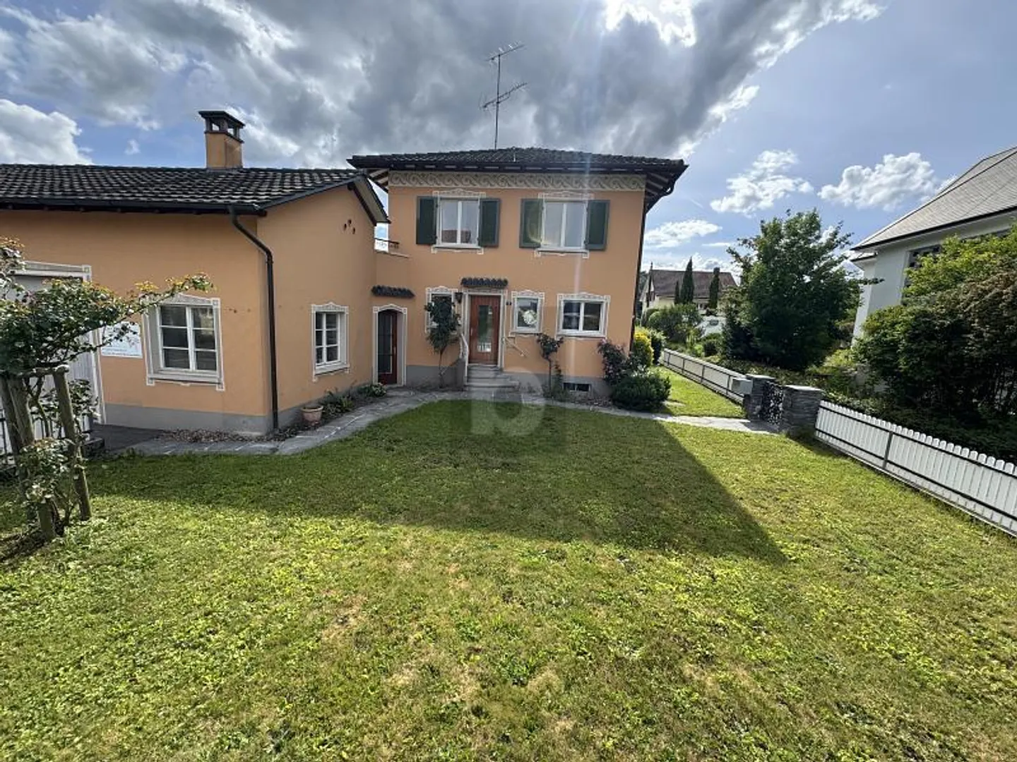 Renoviertes Familienhaus mit Pool - Foto 1 von 6