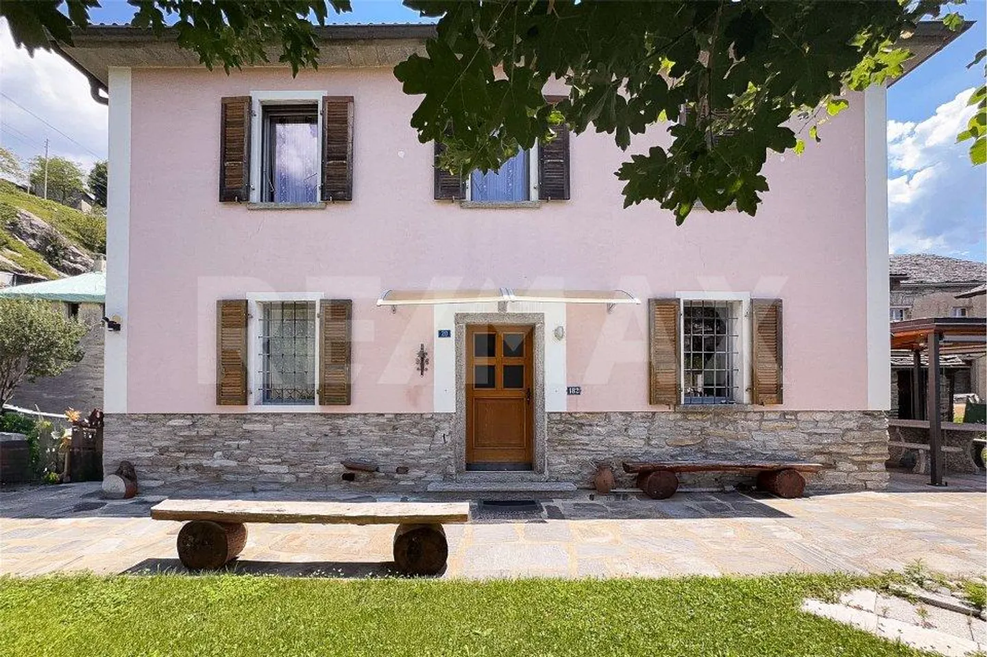 Haus mit Garten und Pergola - Foto 3 von 13