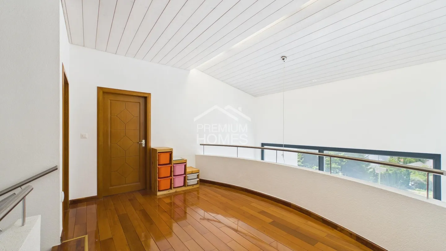 Villa Architettonica con Studio - Foto 7 di 13