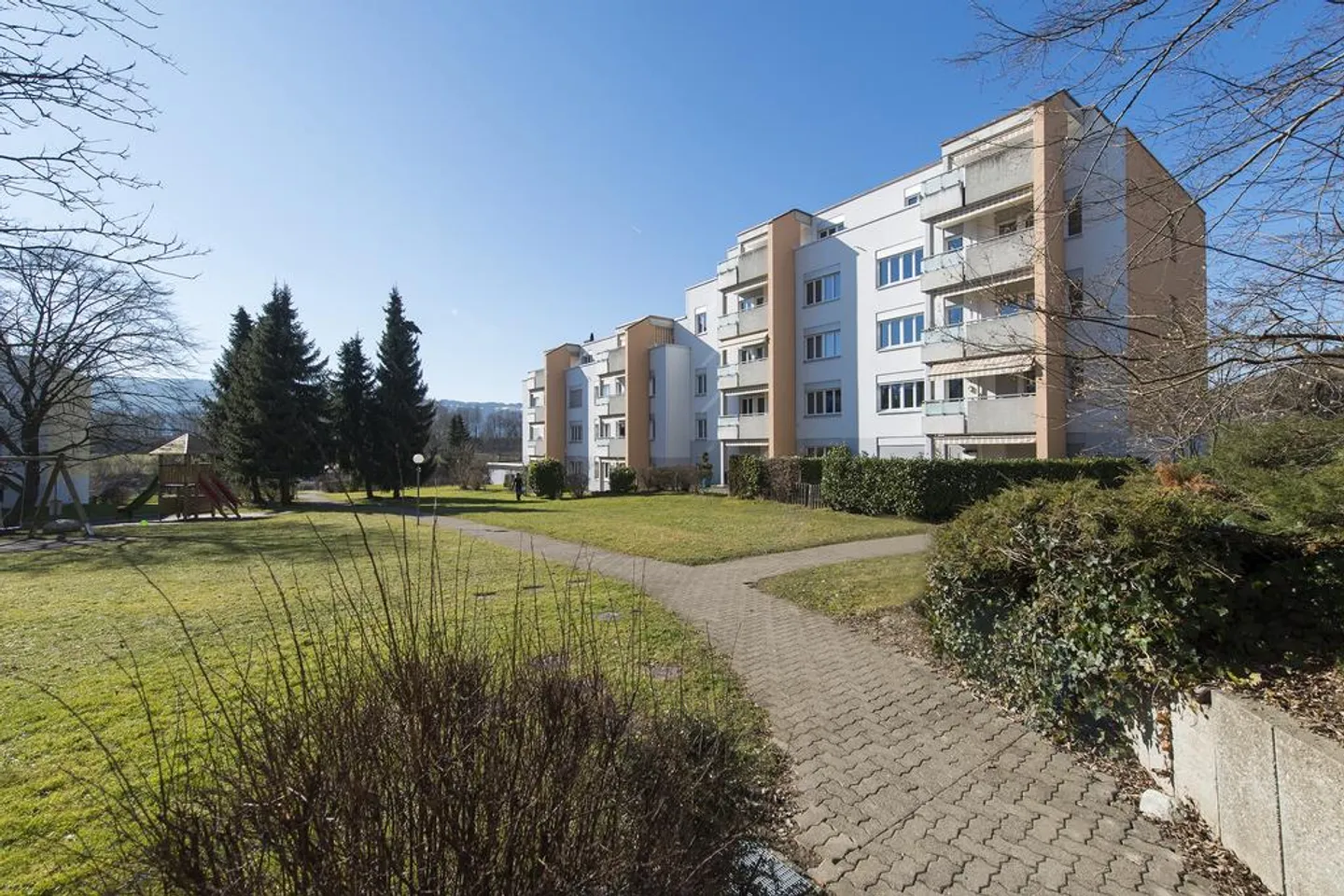 Living directly on the Limmat - Photo 1 of 5