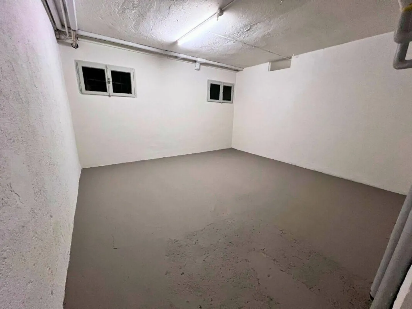 Espaces pour des fins d'archive ou de stockage dans le centre-ville de 15 à 50 m² - Photo 2 sur 3