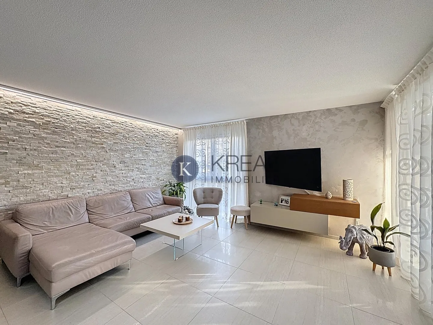 Spazioso appartamento di 4.5 locali con giardino privato e terrazza: luminoso e ristrutturato! - Foto 4 di 13