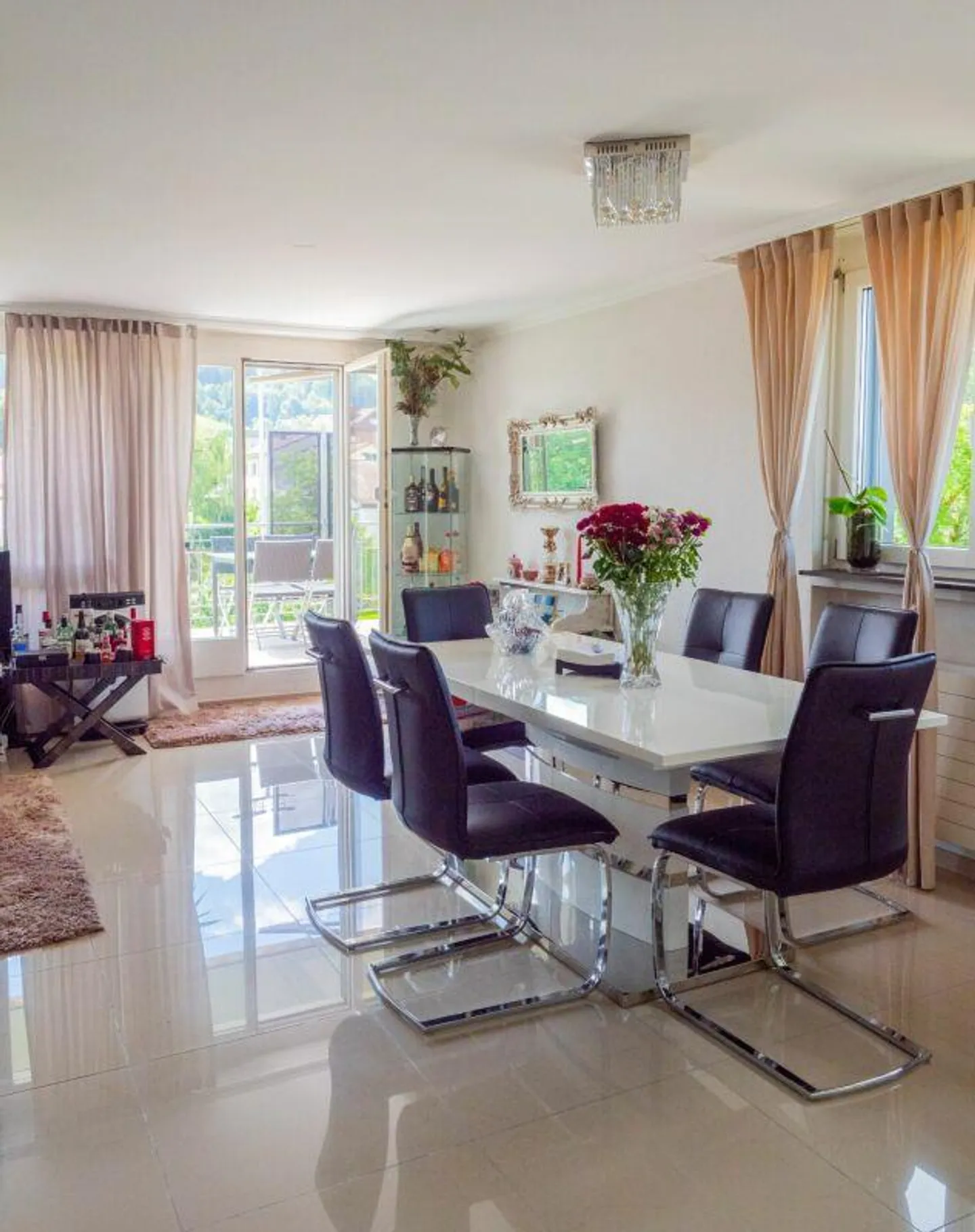 Maisonette spaziosa di 5,5 stanze con due terrazze soleggiate - Foto 3 di 16
