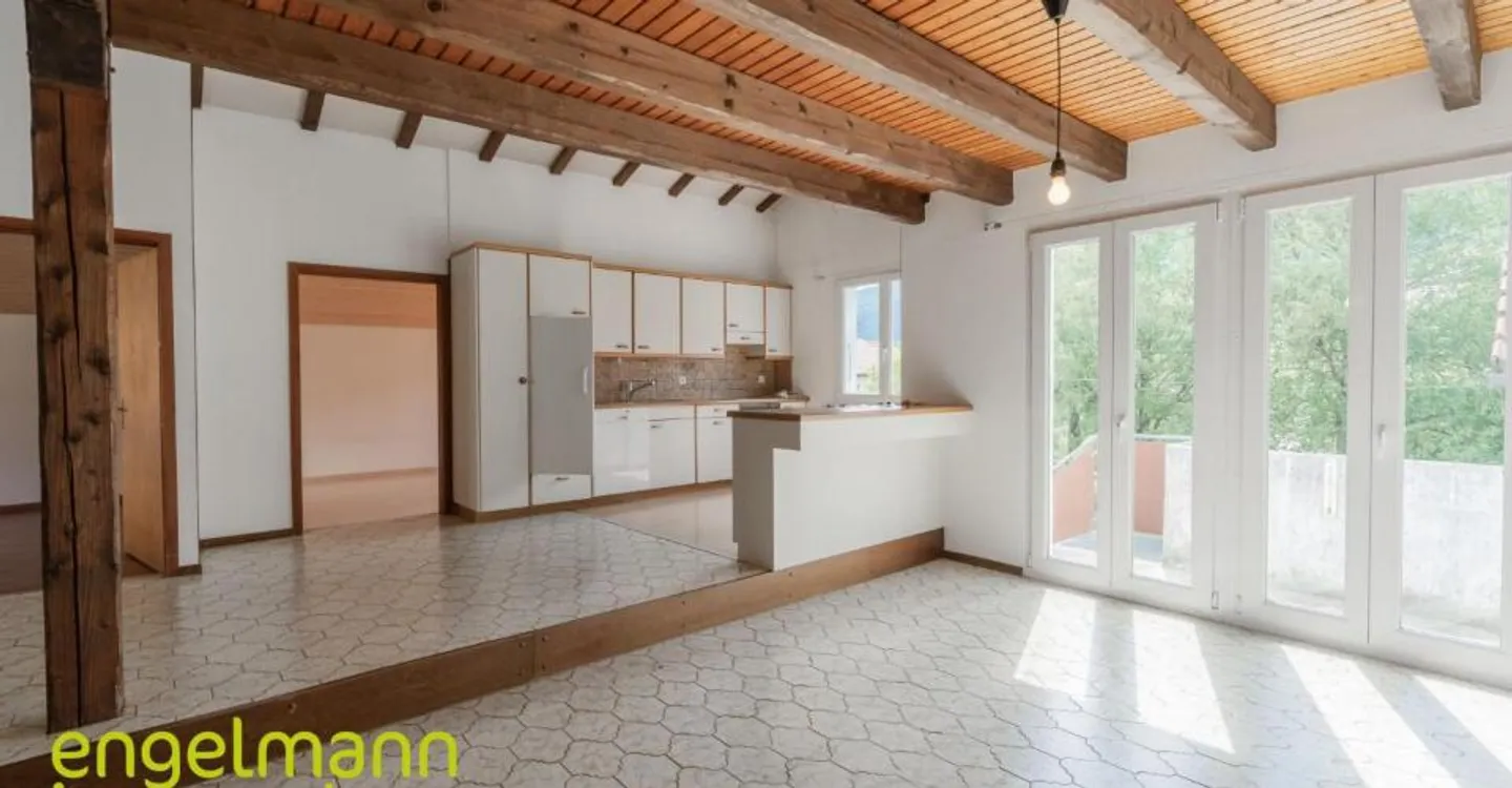 Building with 2 apartments + commercial space - Photo 6 of 10