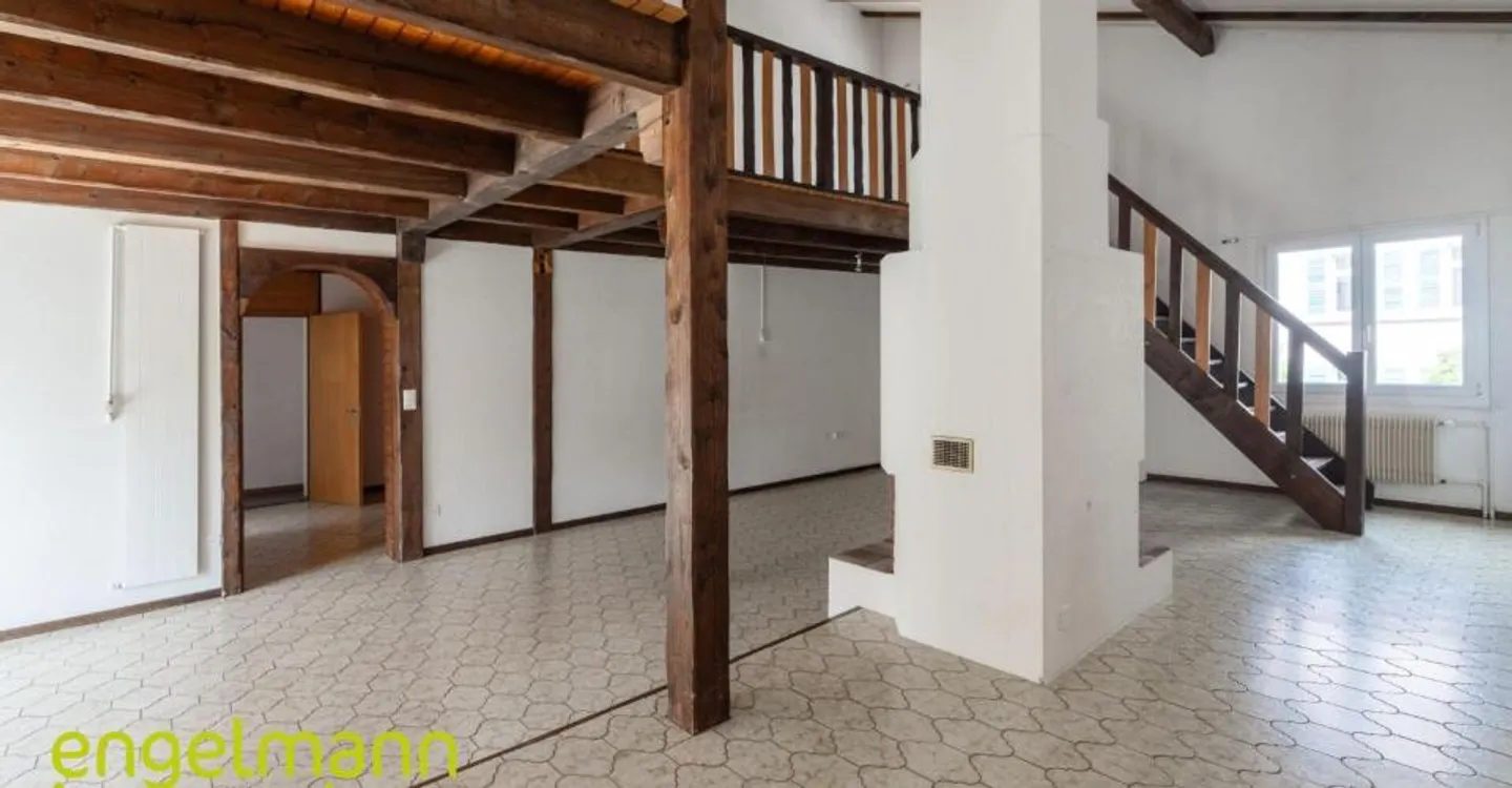 Building with 2 apartments + commercial space - Photo 7 of 10