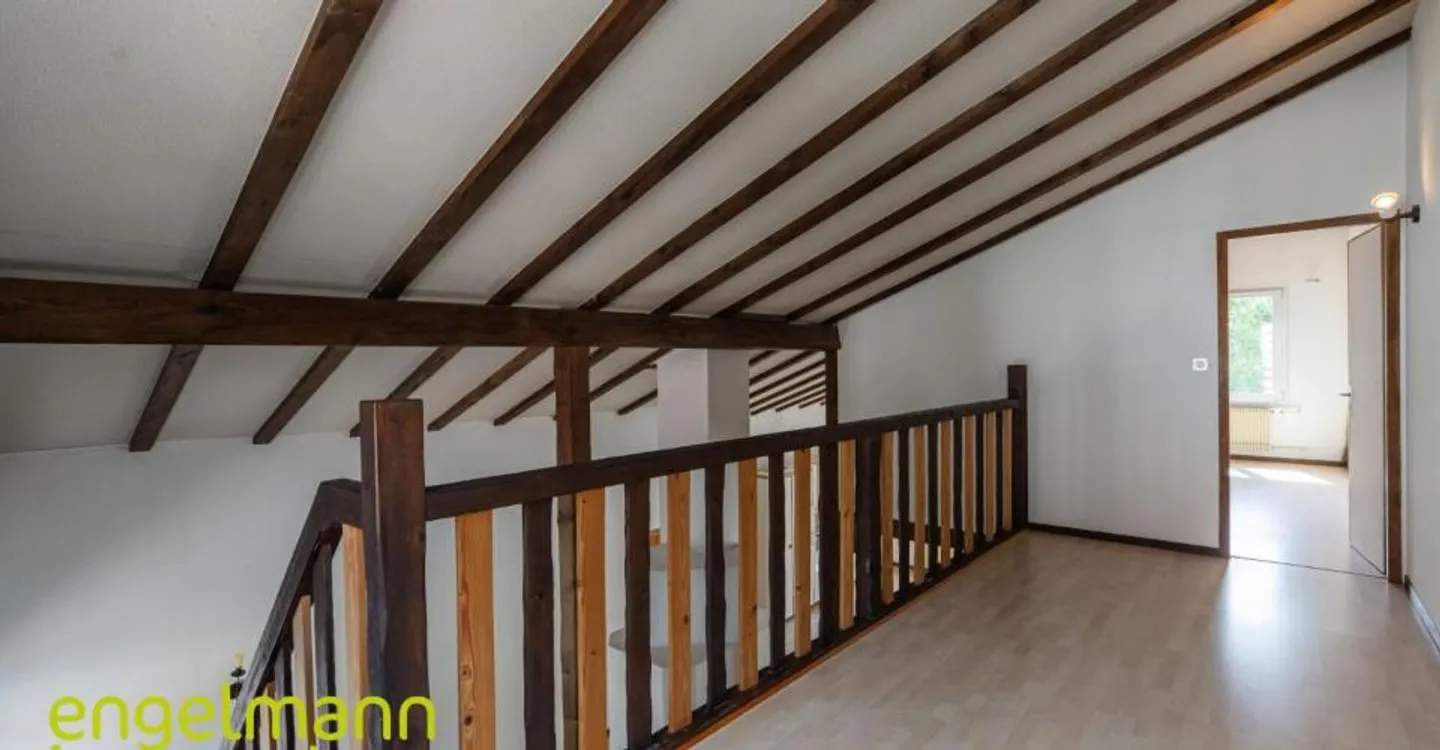 Building with 2 apartments + commercial space - Photo 8 of 10