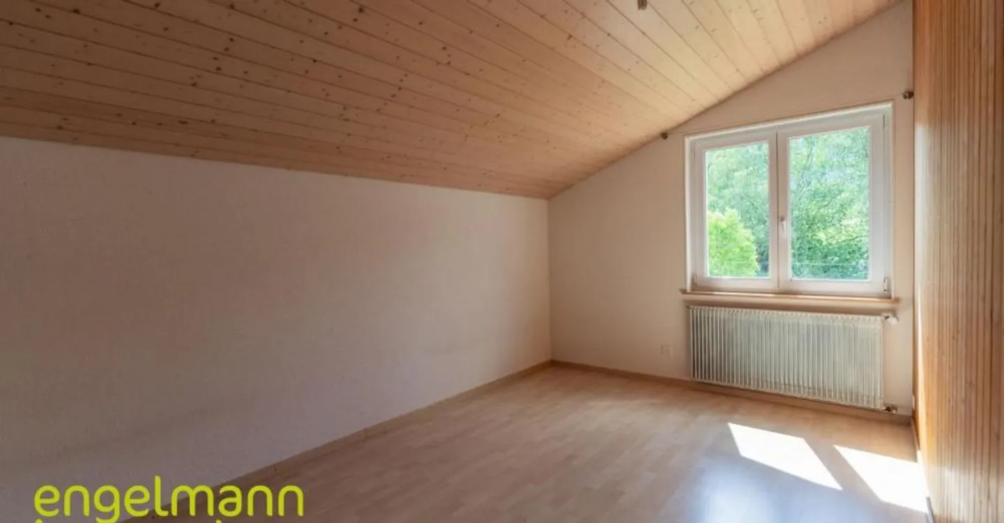 Building with 2 apartments + commercial space - Photo 9 of 10