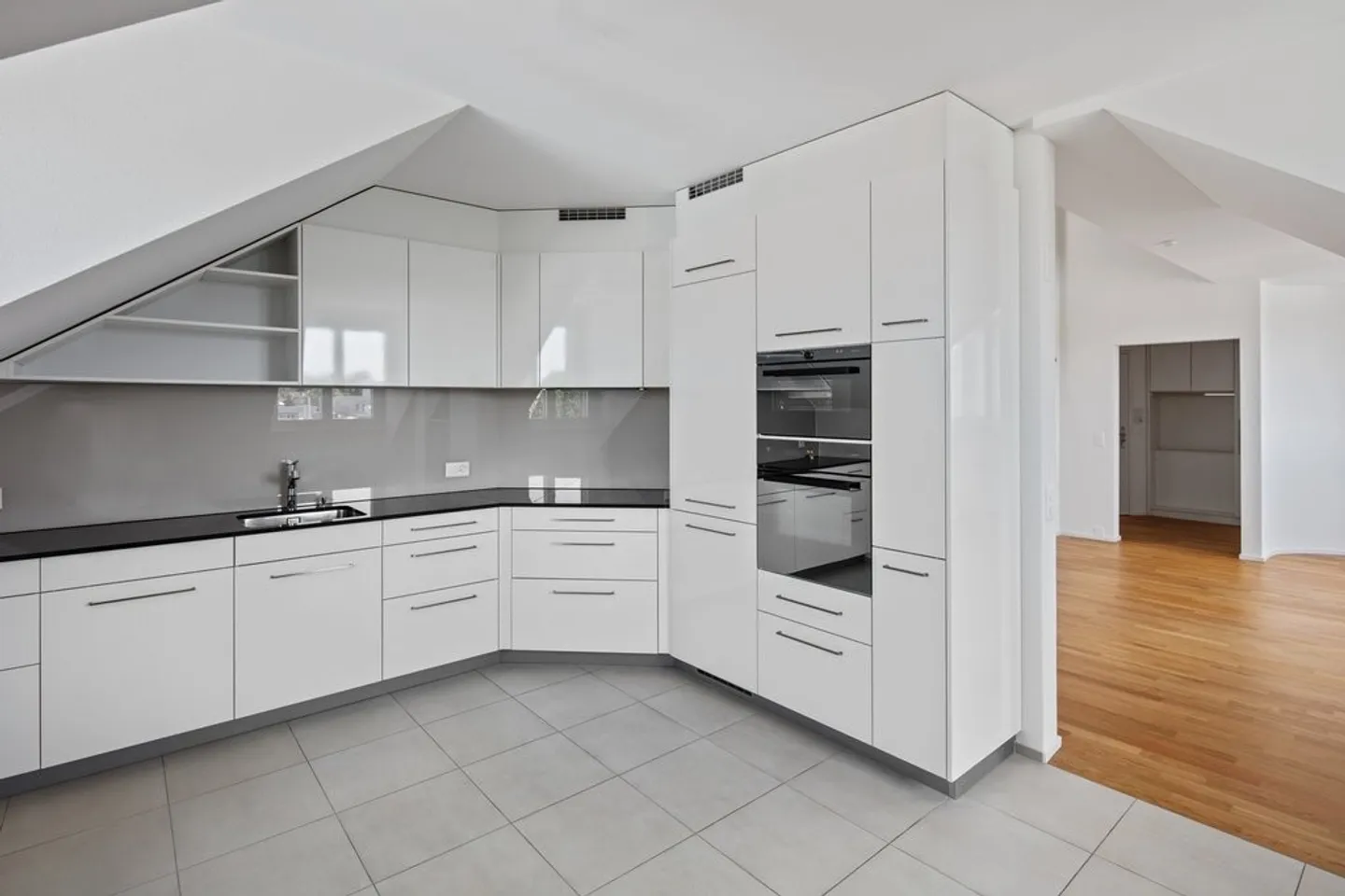 Top moderne Dachwohnung mit Galeriezimmer - Im Herzen von Flawil - Foto 4 von 11