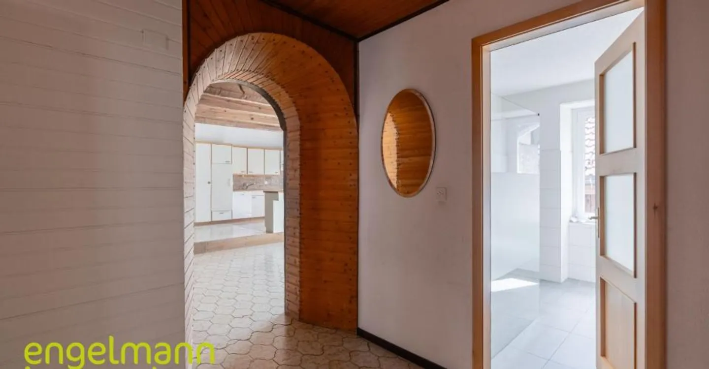 Building with 2 apartments + commercial space - Photo 10 of 10