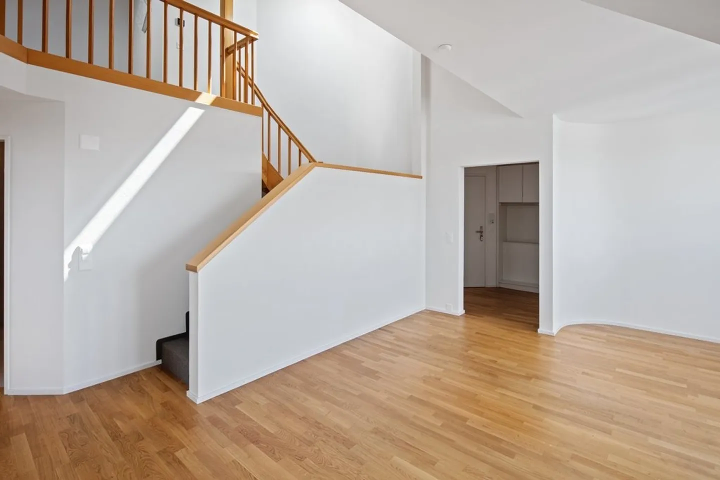 Top moderne Dachwohnung mit Galeriezimmer - Im Herzen von Flawil - Foto 7 von 11