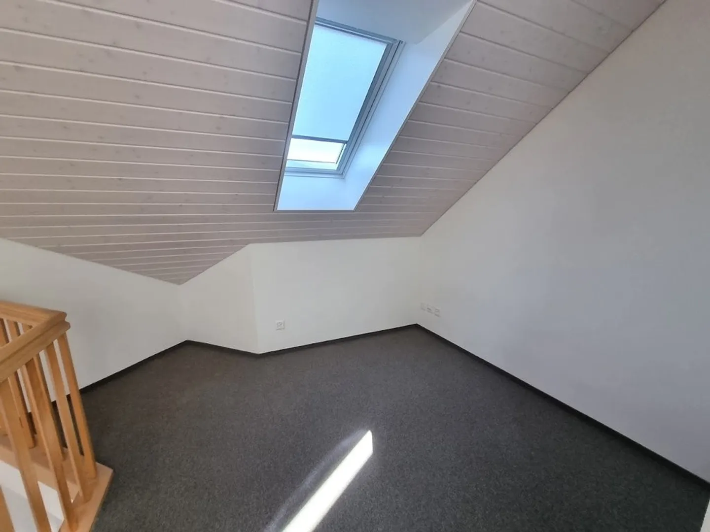 Top moderne Dachwohnung mit Galeriezimmer - Im Herzen von Flawil - Foto 8 von 11
