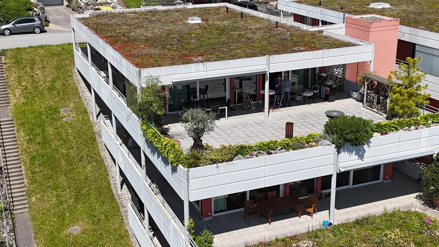 Moderno appartamento con terrazza di 4,5 stanze con vista montagna a 180° - Foto 17 di 24