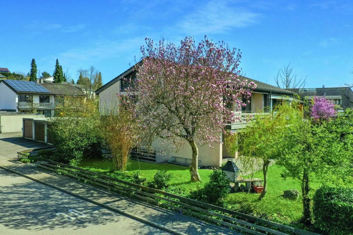 5.5-Room End Row House with Garden, Garage and Three Parking Spaces - Hausmattstrasse 2 + 6b, Ittigen - Photo 2 of 11