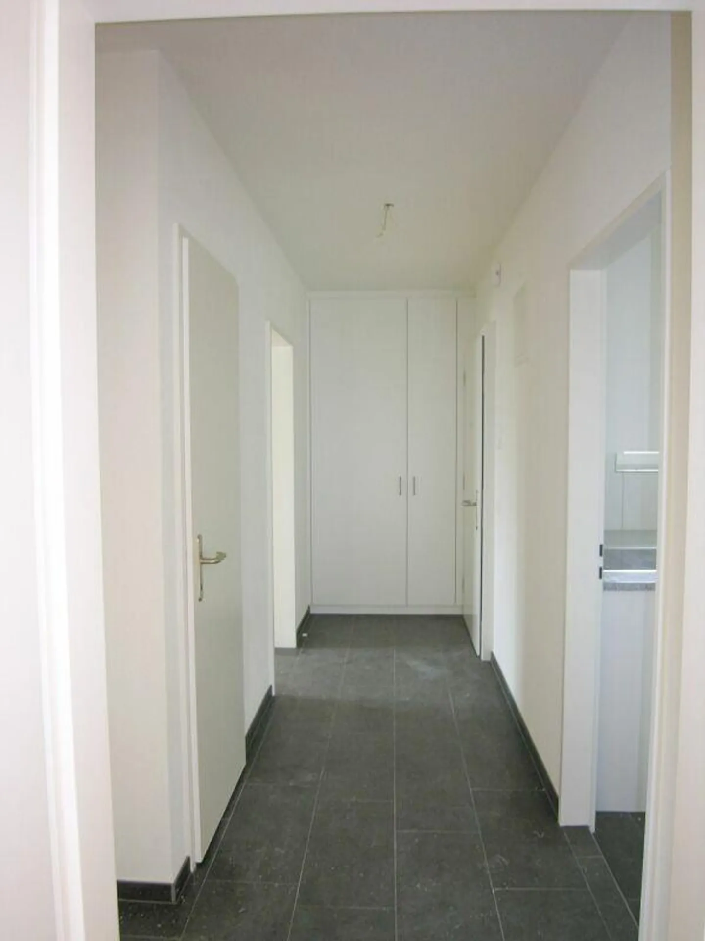 Spacious 4-room apartment in a central location - Photo 6 of 10