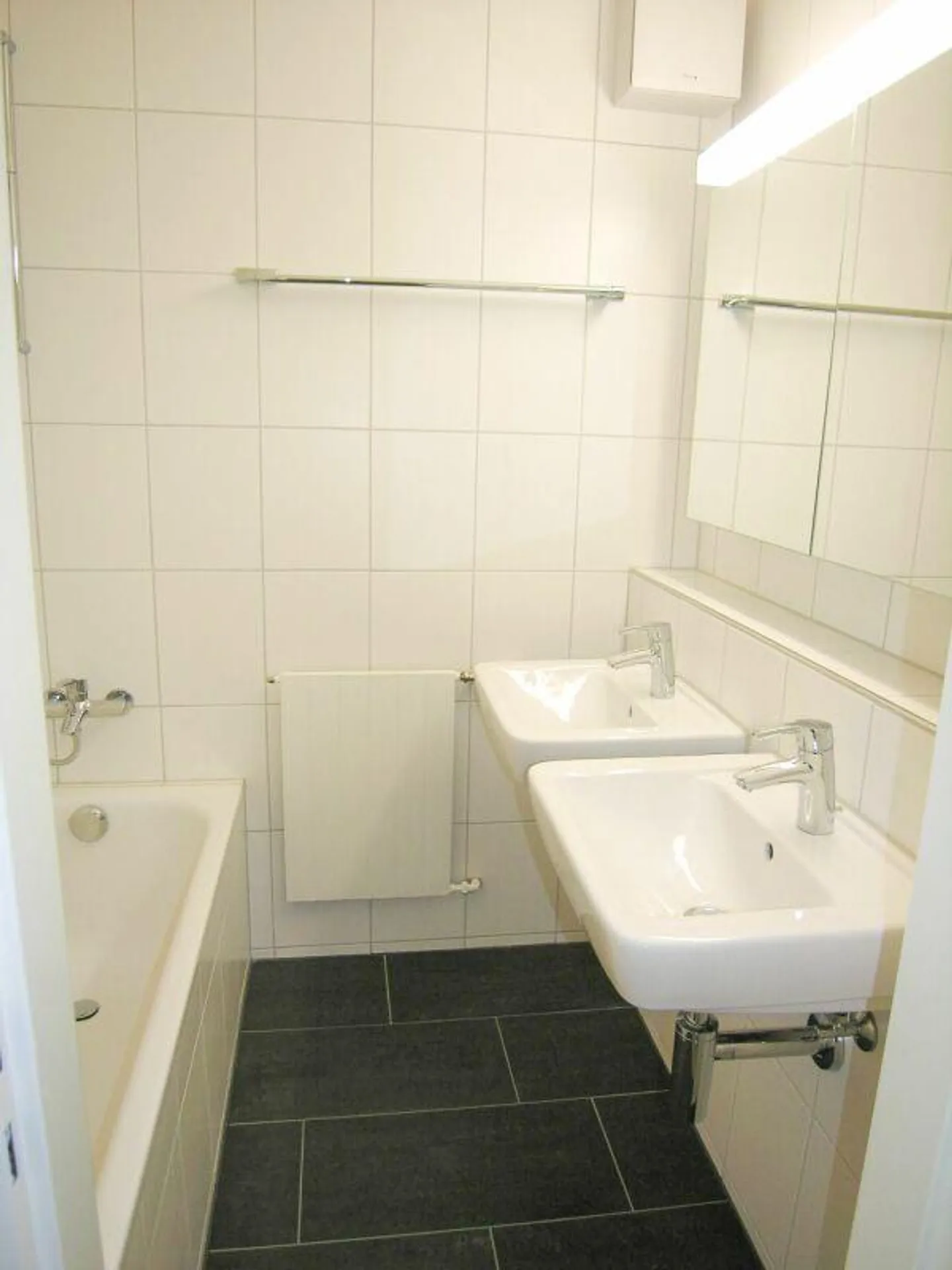 Spacious 4-room apartment in a central location - Photo 7 of 10