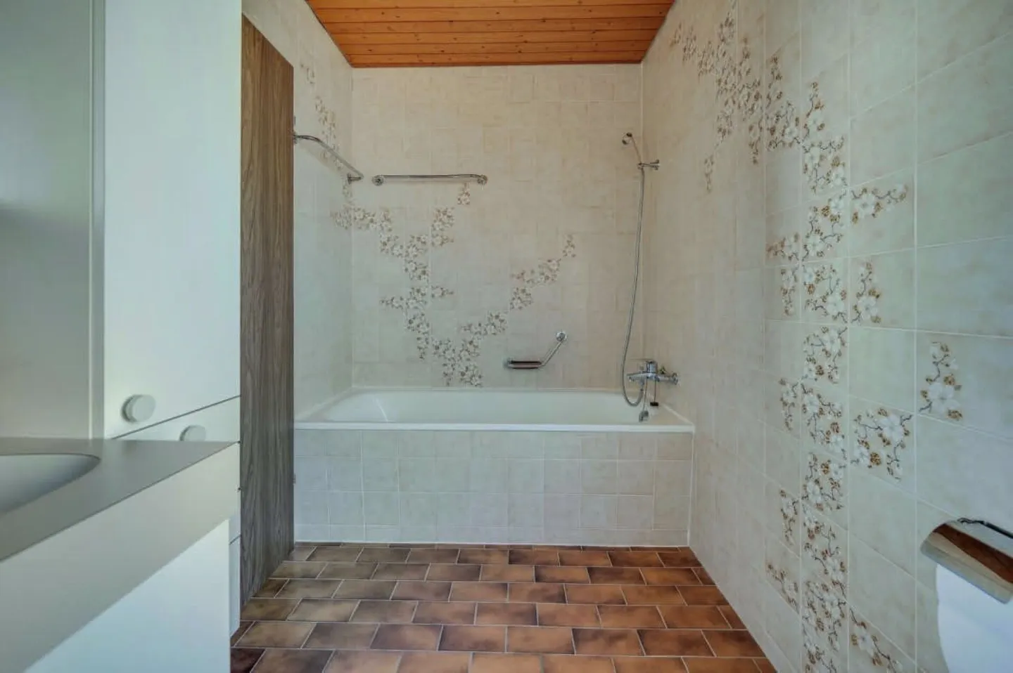 5.5-Room End Row House with Garden, Garage and Three Parking Spaces - Hausmattstrasse 2 + 6b, Ittigen - Photo 9 of 11