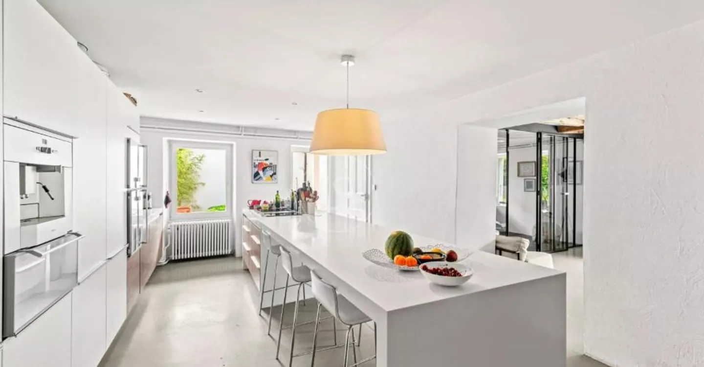 Very beautiful character house with swimming pool in the heart of the village, Genolier - Photo 3 of 10