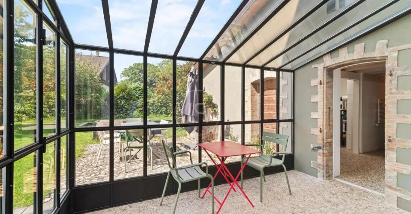 Very beautiful character house with swimming pool in the heart of the village, Genolier - Photo 5 of 10