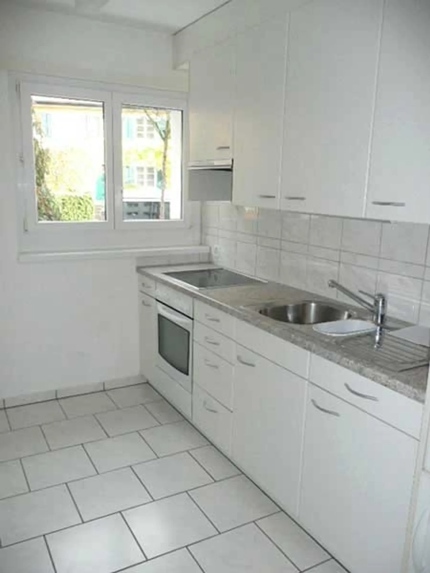 centrally located one-room apartment in quiet district 6 - Photo 3 of 4