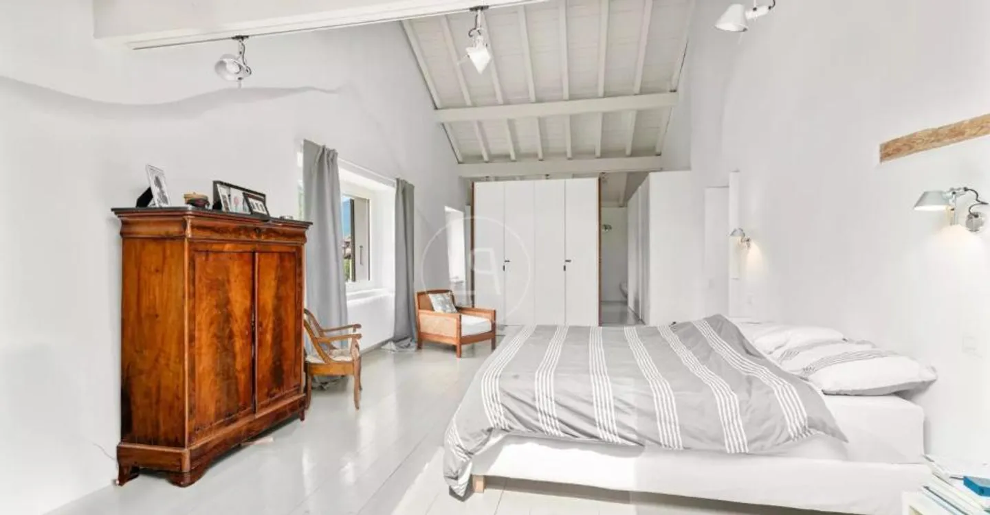 Very beautiful character house with swimming pool in the heart of the village, Genolier - Photo 9 of 10