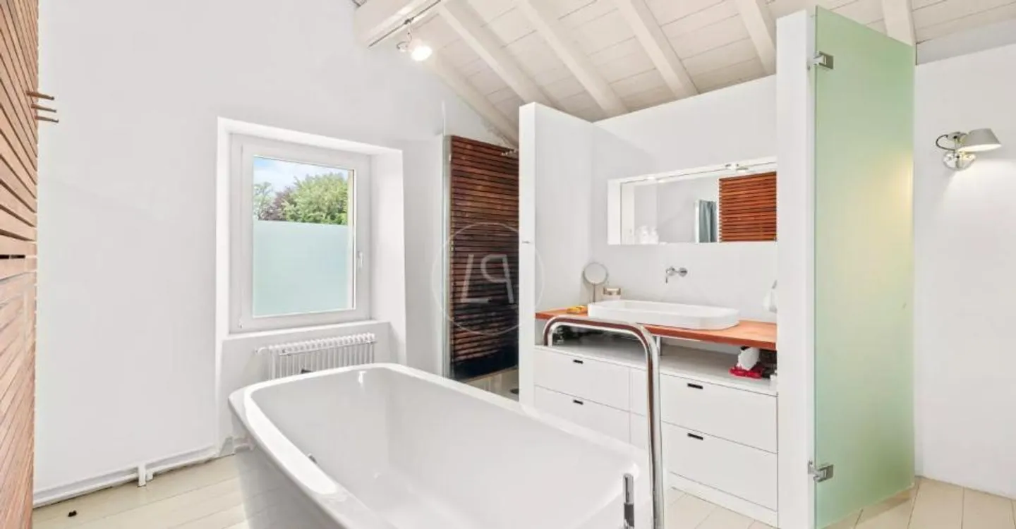 Very beautiful character house with swimming pool in the heart of the village, Genolier - Photo 10 of 10