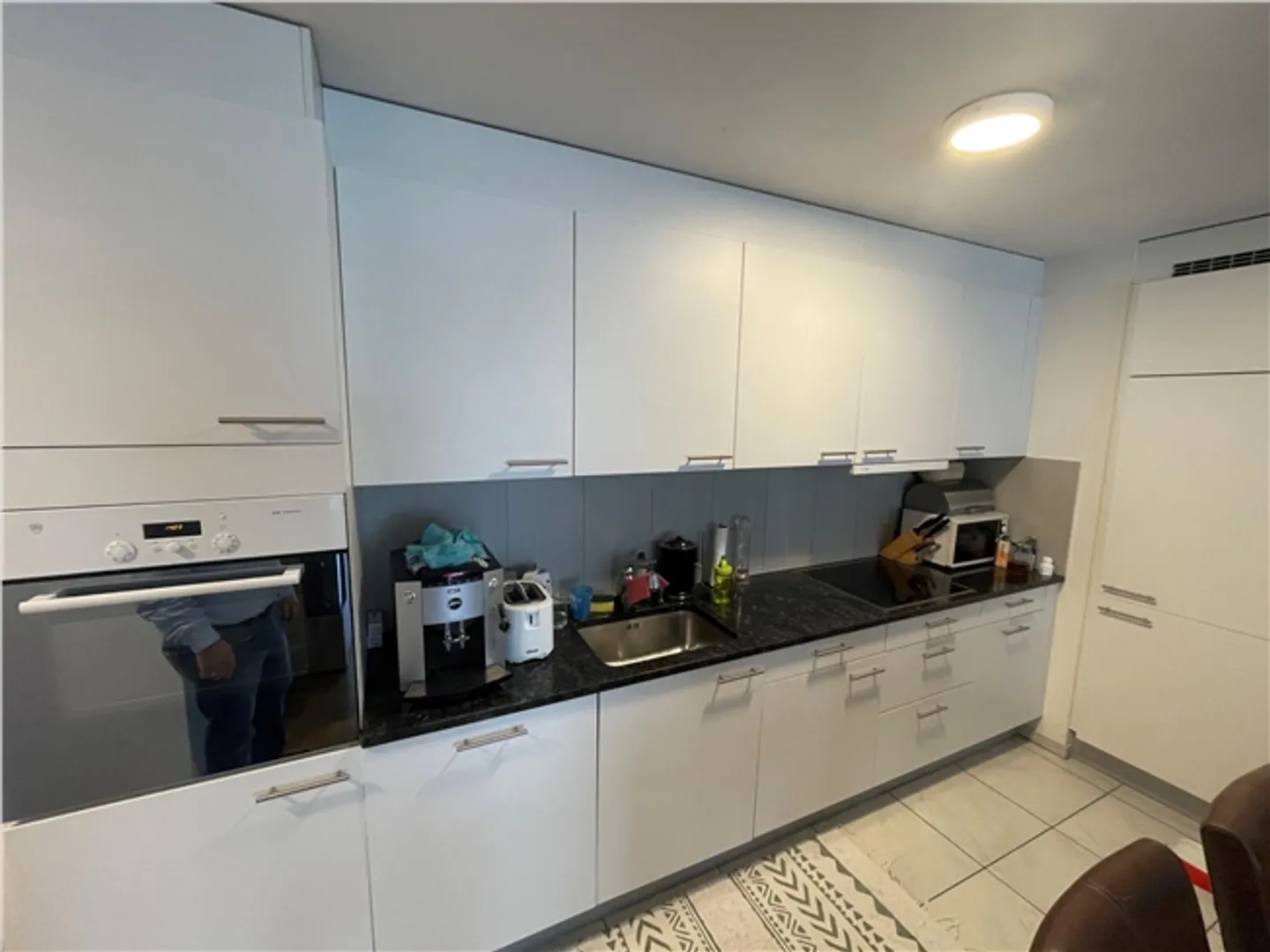 Modernes Apartment mit Balkon - Foto 3 von 8