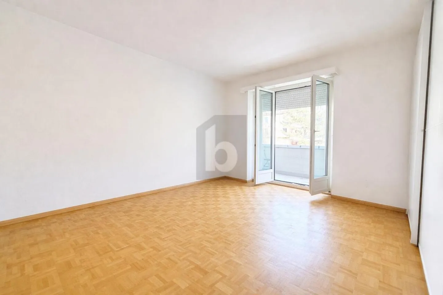 PRICE HIT! BRIGHT - BALCONY - NEAR THE RHINE (IN BUILDING RIGHT) - Photo 5 of 6